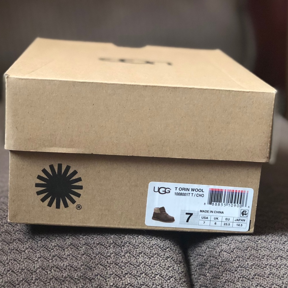 Boy Lightly used Ugg boots!